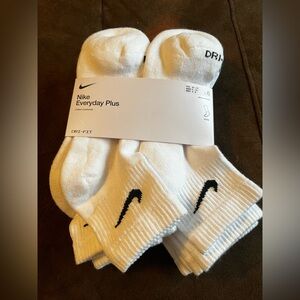 Nike Everyday Plus White Socks